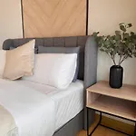 Cozy Beachfront Seaview With 2 Carparks Foc Netflix Access And Youtube Premium 3Beds3Bath 6-11Pax By Minshuku