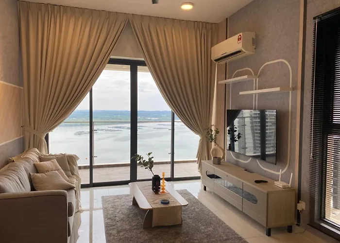 Cozy Beachfront Seaview With 2 Carparks Foc Netflix Access And Youtube Premium 3Beds3Bath 6-11Pax By Minshuku