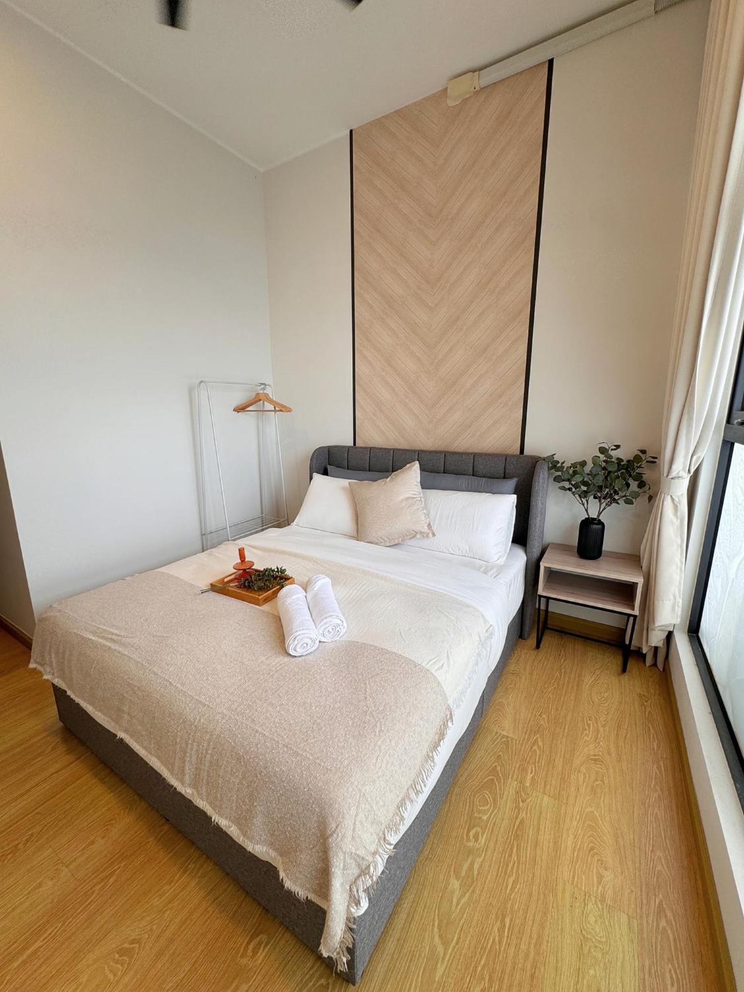 Cozy Beachfront Seaview With 2 Carparks Foc Netflix Access And Youtube Premium 3beds3bath 6-11pax By Minshuku