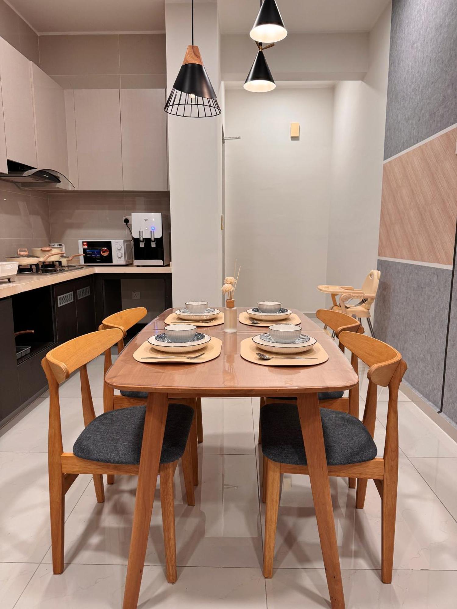 Cozy Beachfront Seaview With 2 Carparks Foc Netflix Access And Youtube Premium 3beds3bath 6-11pax By Minshuku Apartment *
