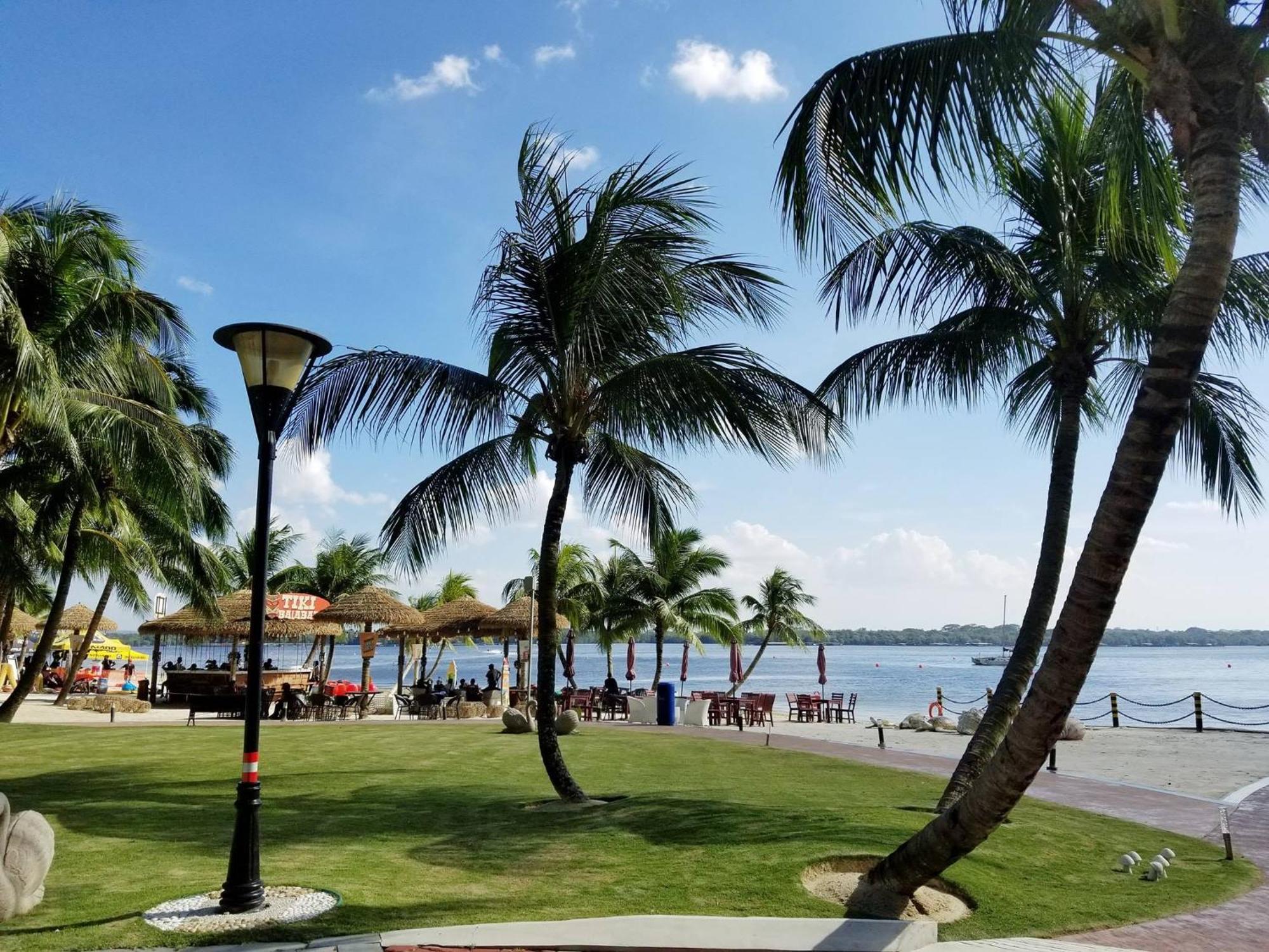 Cozy Beachfront Seaview With 2 Carparks Foc Netflix Access And Youtube Premium 3beds3bath 6-11pax By Minshuku *